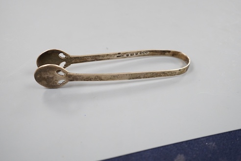 A pair of Edwardian Liberty & Co Cymric sugar tongs, Birmingham, 1903, 12cm.